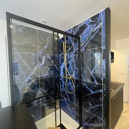 Naturiste Wild Heliopolis F 96 Agde