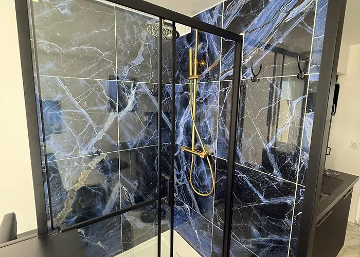 Naturiste Wild Heliopolis F 96 *